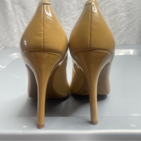 Jessica Simpson "Calie" Nude Patent Leather Round Toe Heels Pumps - Picture 3 of 5
